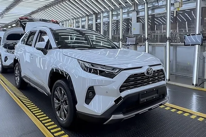 Почнувајќи од 23.915 долари, новата Toyota RAV4 излегува во продажба