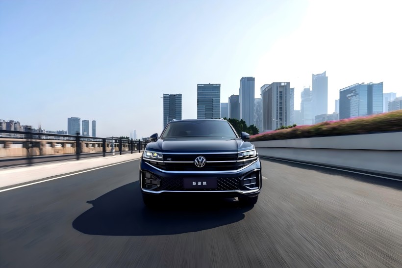 Надградена е изгледот и конфигурацијата: Нова верзија на Volkswagen Touareg 2.0Tsi Ruiying, лансирана, со цена од 558.800 јуани