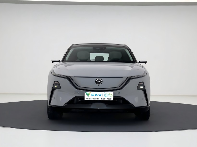 Mazda EZ - 60 се очекува да го погоди пазарот до крајот на август. Тој нуди и чисти - електрични и проширени погони на опсег. Внатрешноста е исто така опремена со двојно поставување на екранот.